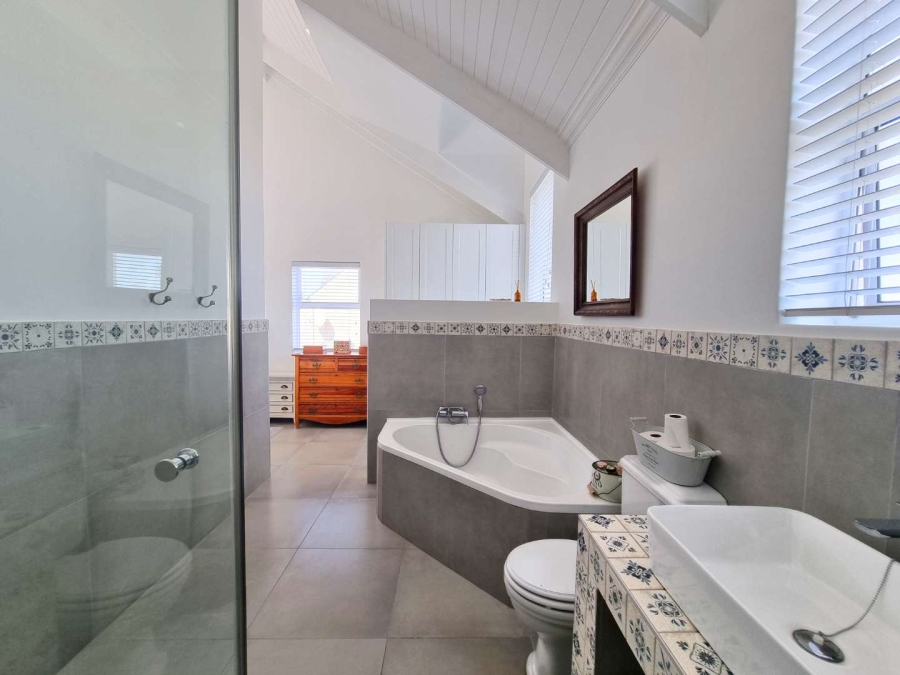 3 Bedroom Property for Sale in Westcliff Western Cape